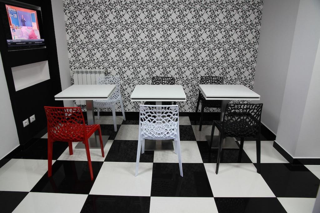 Frühstückspension Black&white G&g 2*