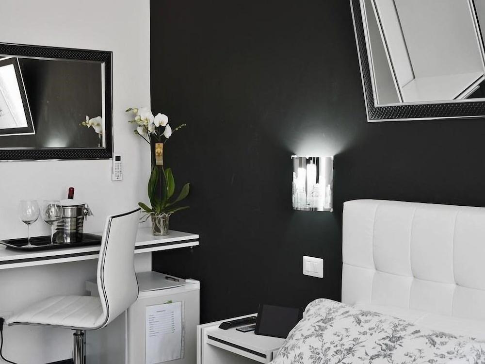 Black & White G&g Bed & Breakfast Rom