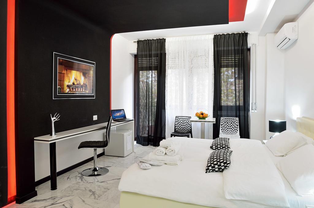 Black & White G&g Bed & Breakfast Rom