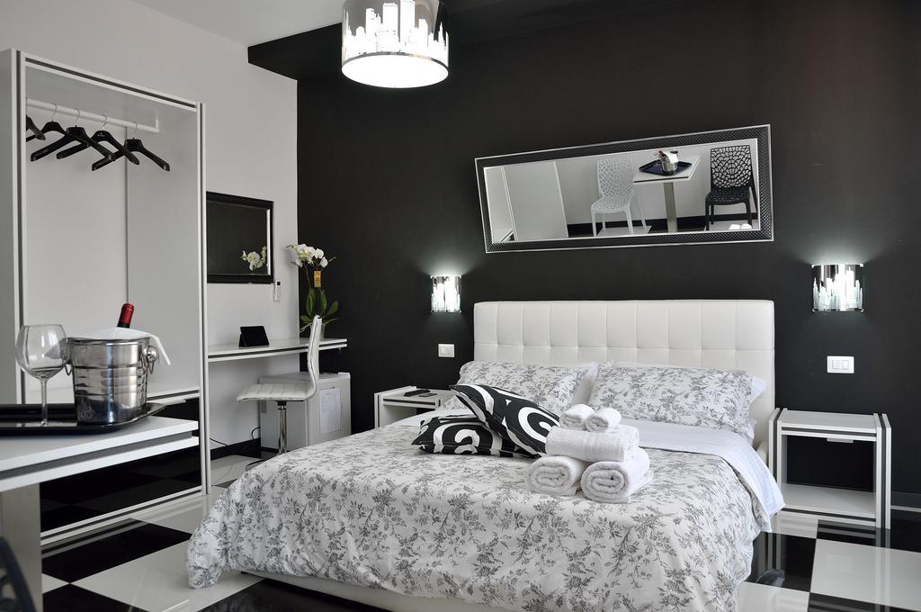 Black & White G&g Bed & Breakfast Rom