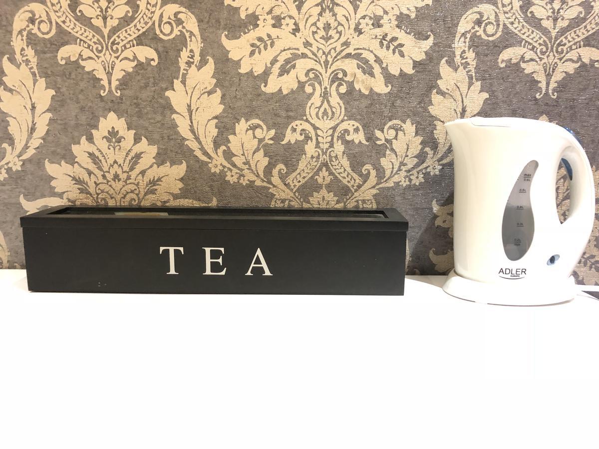 Black & White G&g Bed & Breakfast Rom